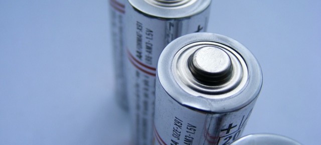 Pile usate e batterie esauste: rifiuti pericolosi da smaltire correttamente Pile usate e batterie esauste: rifiuti pericolosi da smaltire correttamente