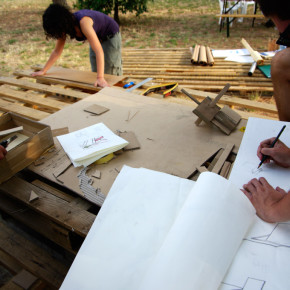 A Veglie (Lecce) un cantiere aperto per la trasformazione di rifiuti in nuovi oggetti