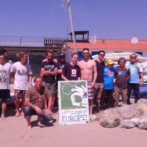 Let’s Clean Up Europe 2018, spiagge più pulite in Versilia grazie a Puliamo il Mare e al cuore ambientalista del Nimbus Surfing Club